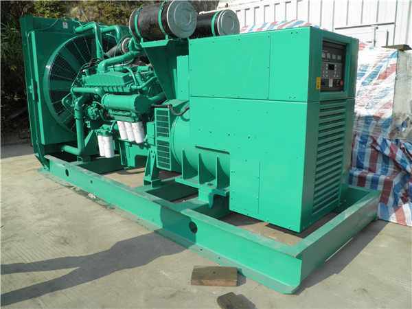 鄱阳出租发电机 发电机组厂家：柴油发电机组的控制屏的作用是什么？